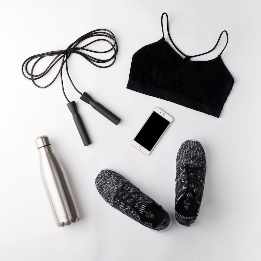 Moventra pulóver és edzőfelszerelés flatlay